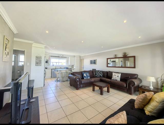 2 BEDROOM SECTIONAL TITLE FOR SALE IN MARINA MARTINIQUE